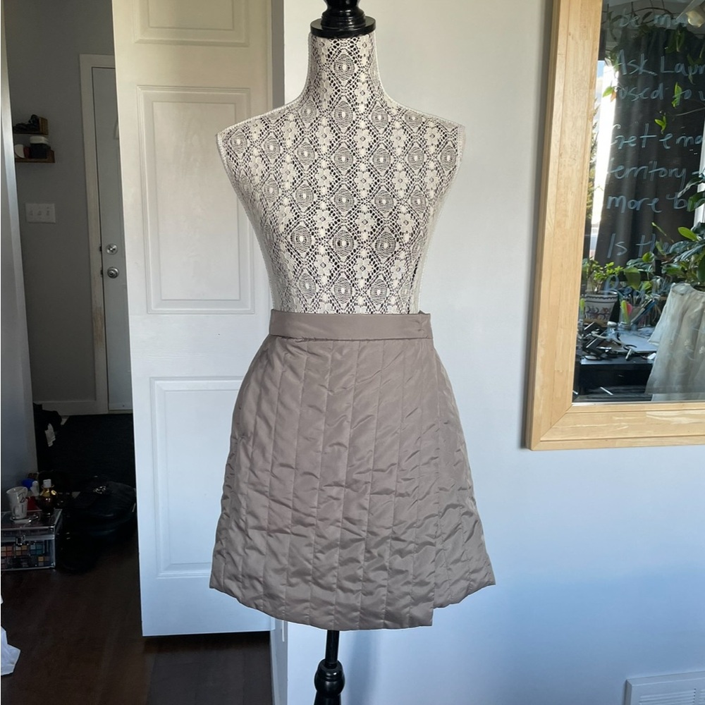New Uniqlo Quilted Size Adjustable Olive Skirt. Medium